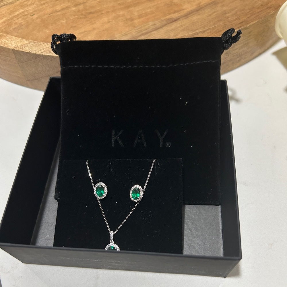 Emerald Stone Earrings & Necklace Set